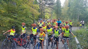 Uczestnicy rajdu rowerowego szlakiem zabytków Gminy Obrowo, 31 sierpnia 2019